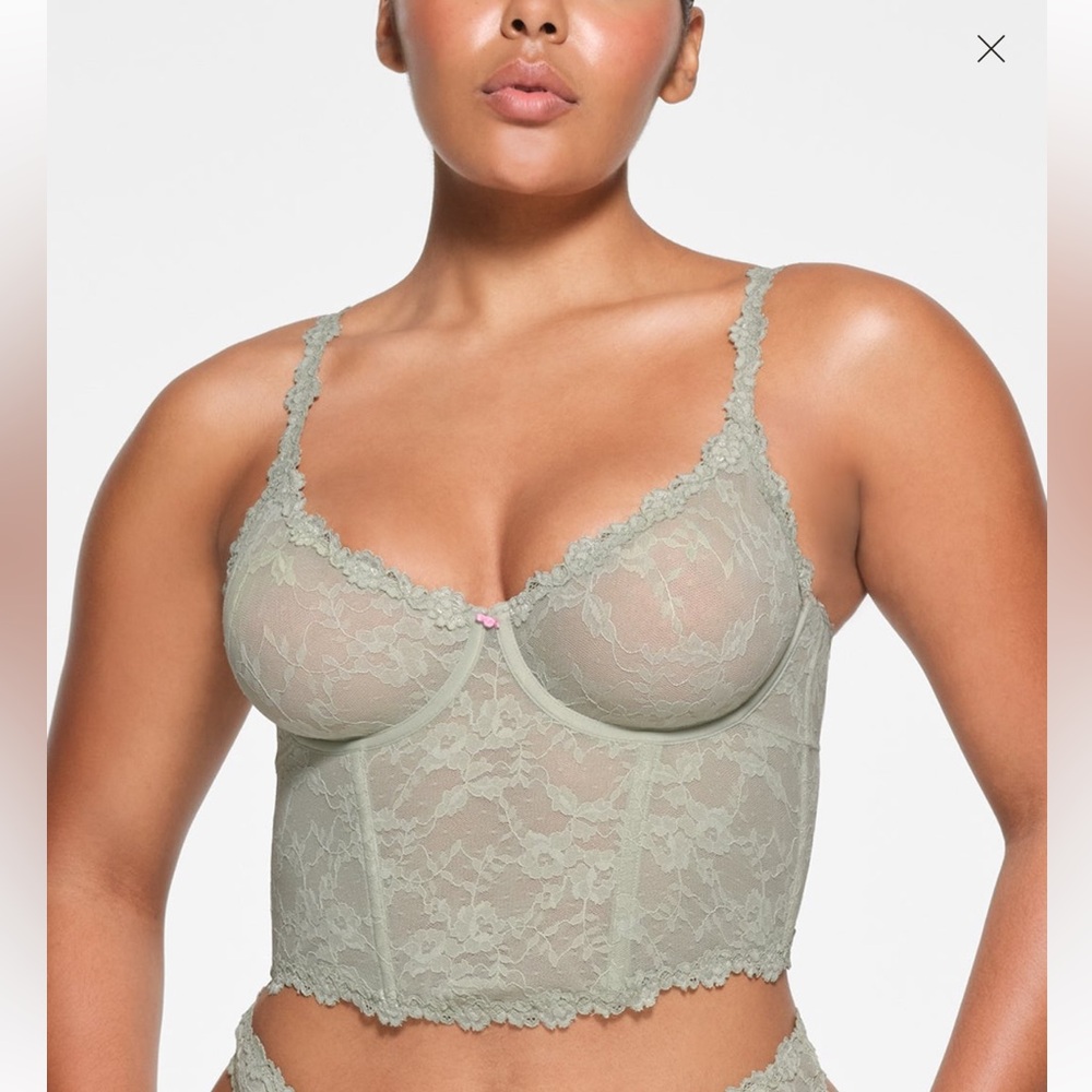 SKIMS Lace Longline Bra in Sage